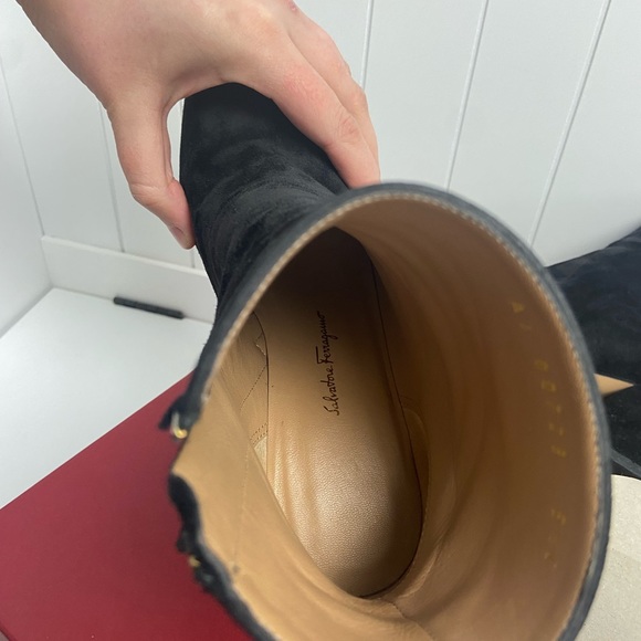 RARE Salvatore Ferragamo Pisa 70 Black Suede Booties, Size 5.5 - Picture 10 of 16